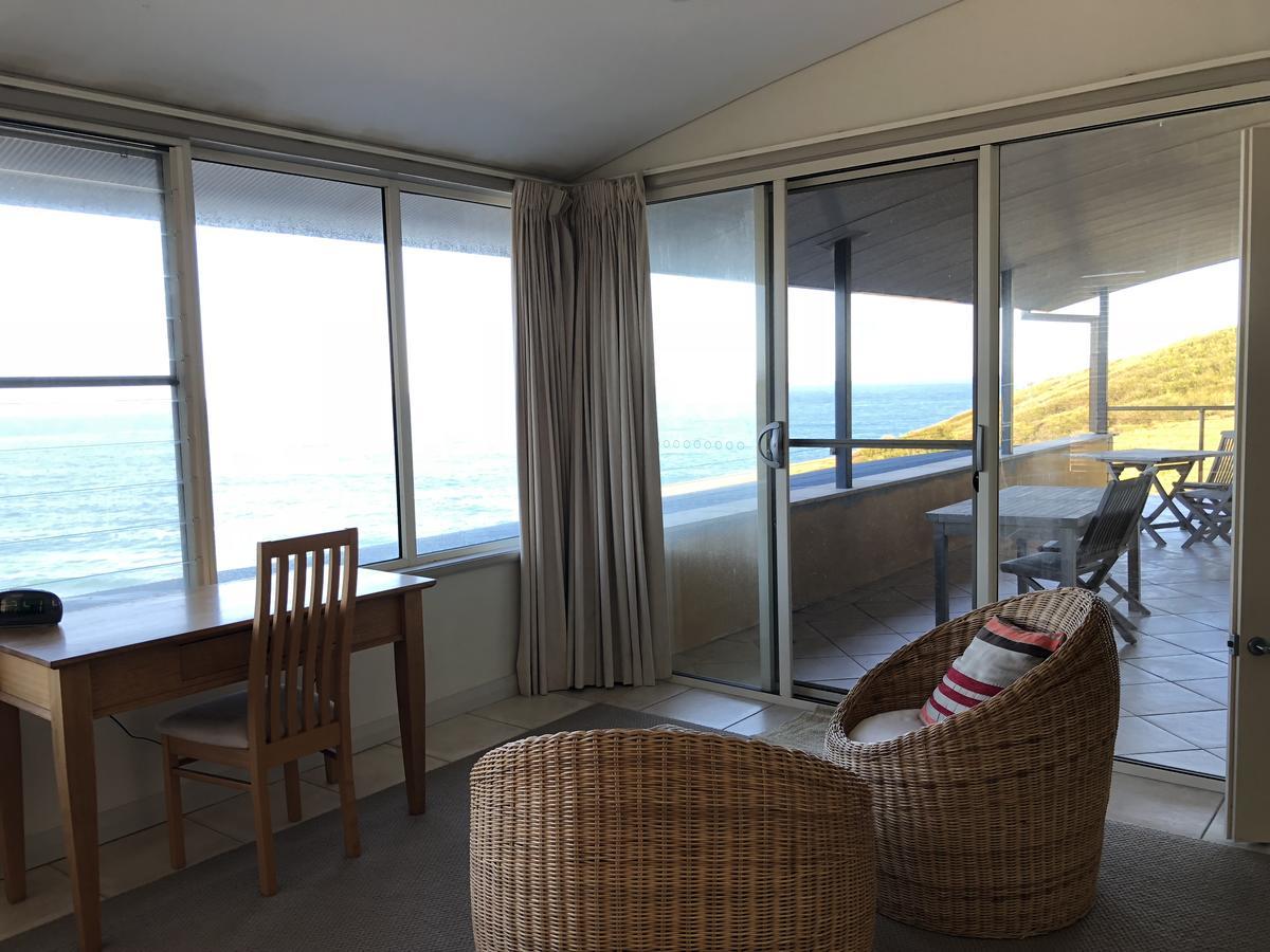 Oceanscape Luxury Beachfront Villas Scotts Head Chambre photo