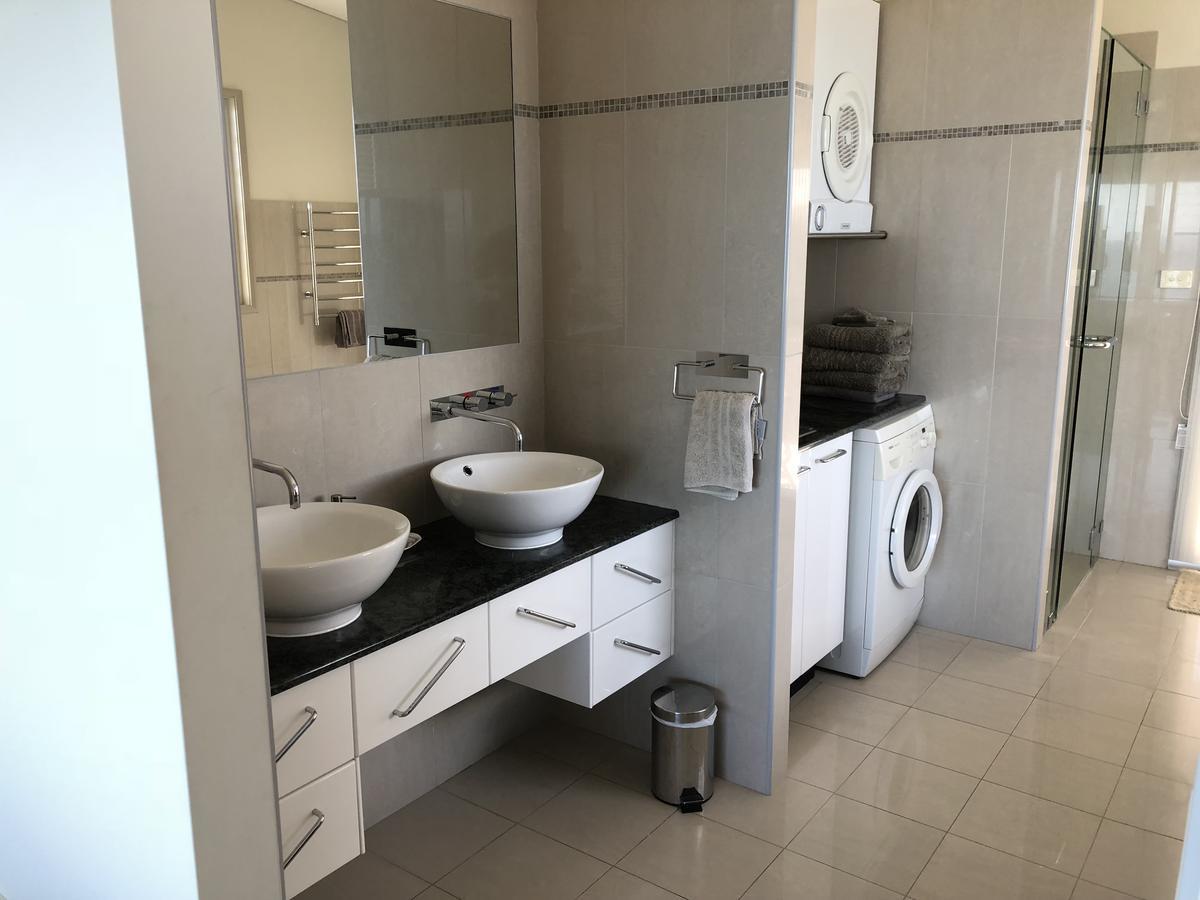 Oceanscape Luxury Beachfront Villas Scotts Head Chambre photo